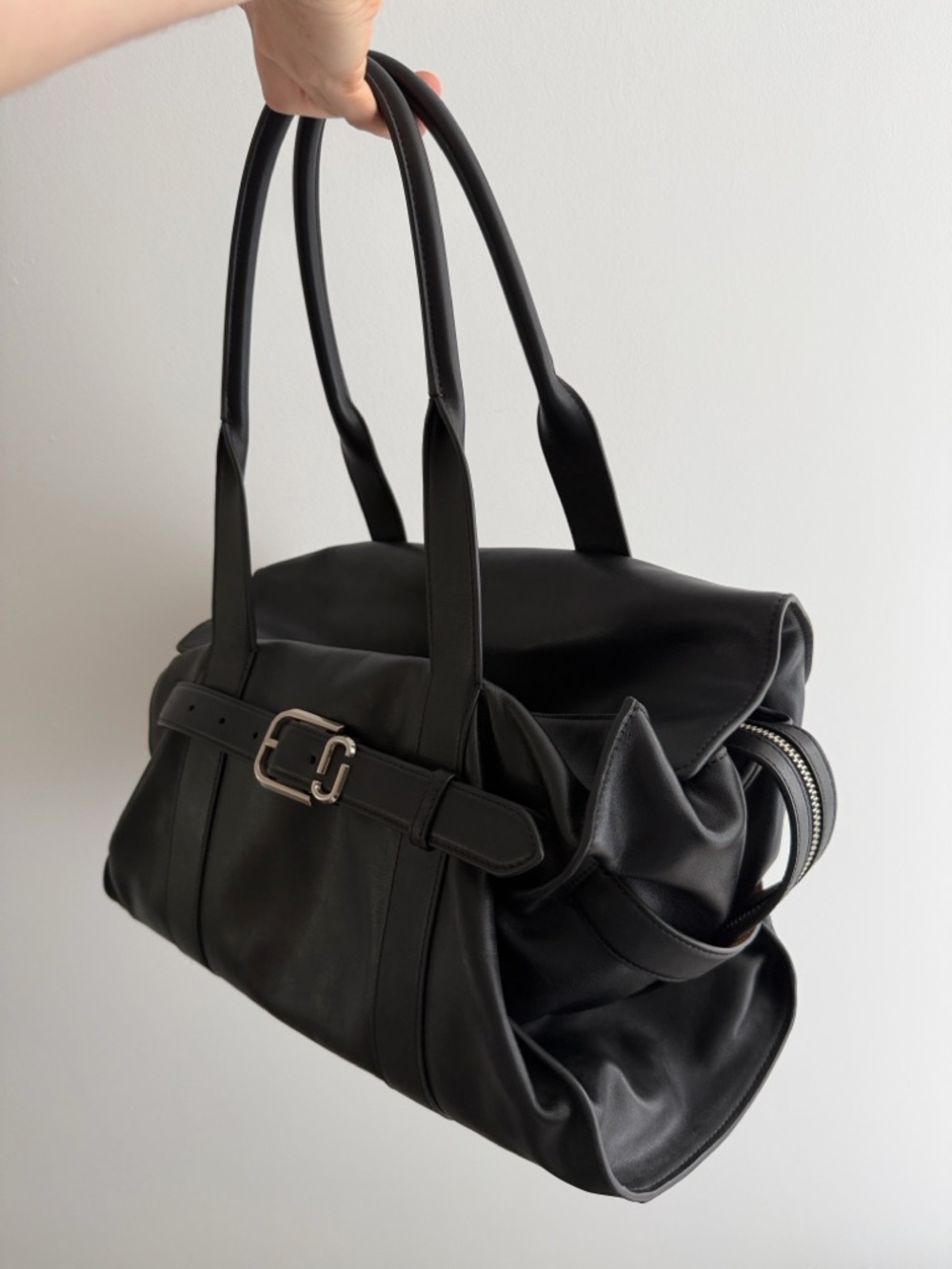 Marc Jacobs Black Dakota Leather Tote with Interior Zip Pocket - Picture 8 of 8
